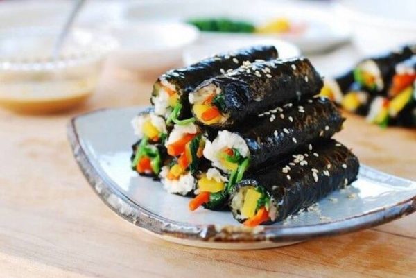 ăn kimbap có mập không, ăn kimbap giảm cân, kimbap có béo không, ăn kimbap giảm cân, Cơm cuộn rong biển bao nhiều calo